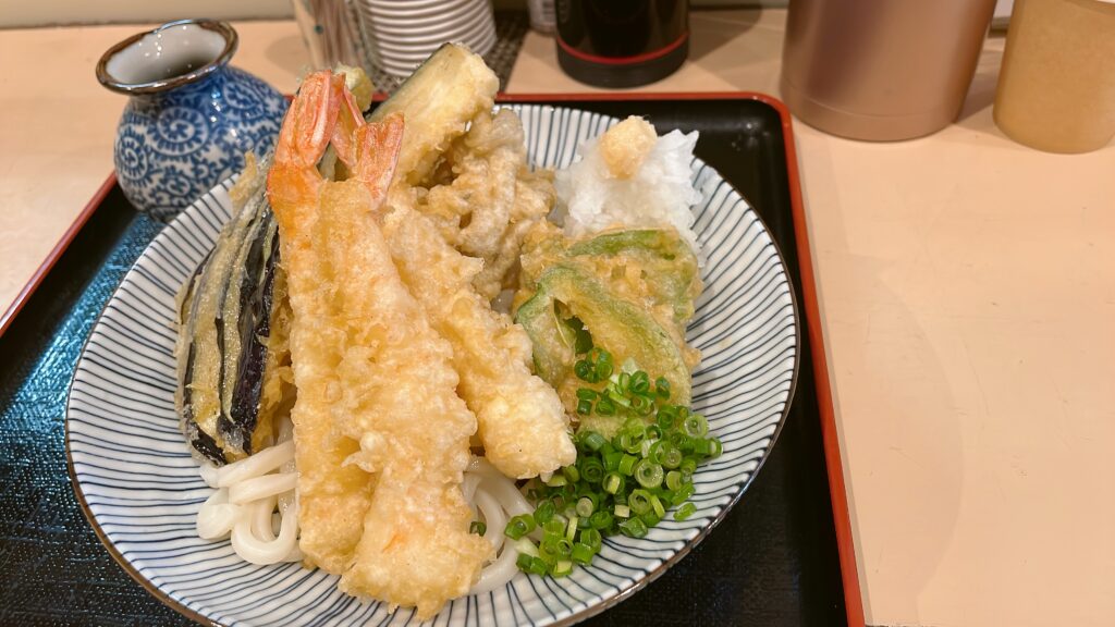 あめのひ食堂さんの海老天うどん